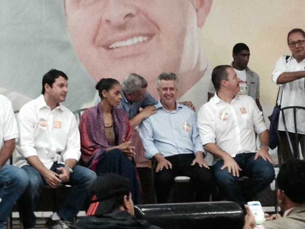 Eduardo Campos e Marina Silva participaram de lançamento da candidatura do senador Rodrigo Rollemberg (de azul) ao governo do Distrito Federal (Foto: Nathalia Passarinho/G1)