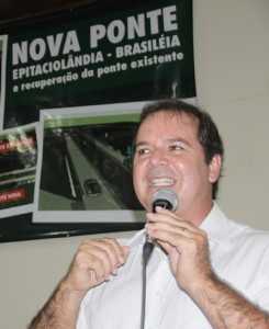 NO início de 2014, Sebastião Viana anunciou a nova ponte em Brasiléia no valor de 12 milhões. Nada por enquanto - Foto: Alexandre Lima/arquivo