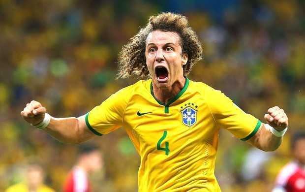 David Luiz abre o berreiro e comemora o segundo gol do Brasil (Foto: Getty Images)