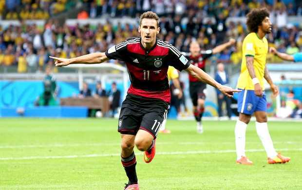 Recordista: Klose comemora 16º gol em Copas, um à mais que Ronaldo (Foto: Getty Images)