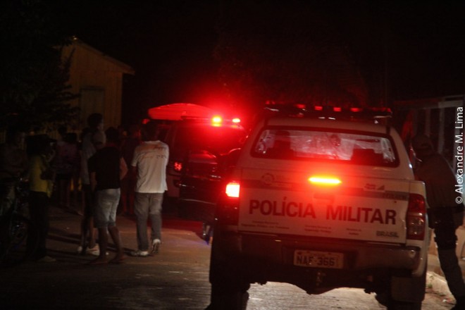 Forte policiamento foi até o local dos disparos - Fotos: Alexandre Lima