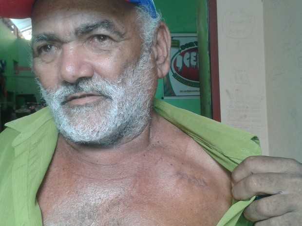 Após reportagem do G1, idoso foi encaminhado para cirurgia em Rio Branco (Foto: Vanísia Nery/ G1)