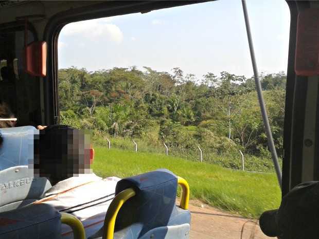 Ônibus circulam sem janelas entre Bujari e Rio Branco (Foto: Otávio Martins/ VC no G1)