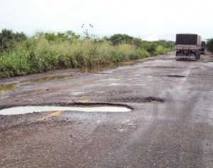 Trecho entre Rio Branco a Cruzeiro do Sul apresenta vários pontos com péssimas condições de trafegabilidade