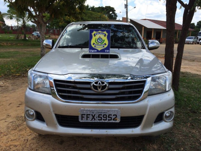 Camionete roubada no RN estava sendo levada para a Bolívia - Foto: oaltoacre