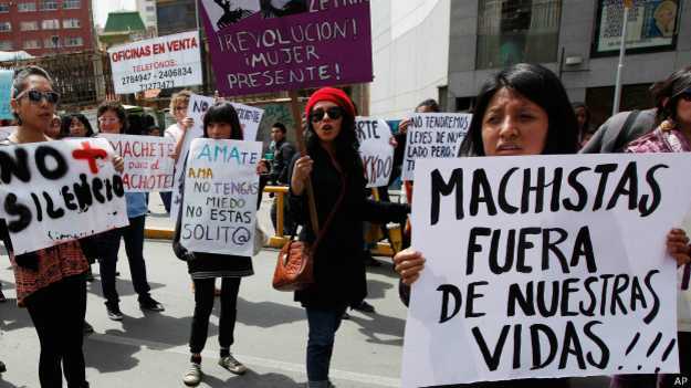  Mulheres protestam contra machismo na Bolívia 
