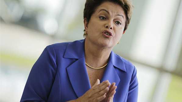  A presidente e candidata à reeleição pelo PT, Dilma Rousseff, durante coletiva de imprensa em Brasília, nesta sexta-feita (10) (Ueslei Marcelino/Reuters) 