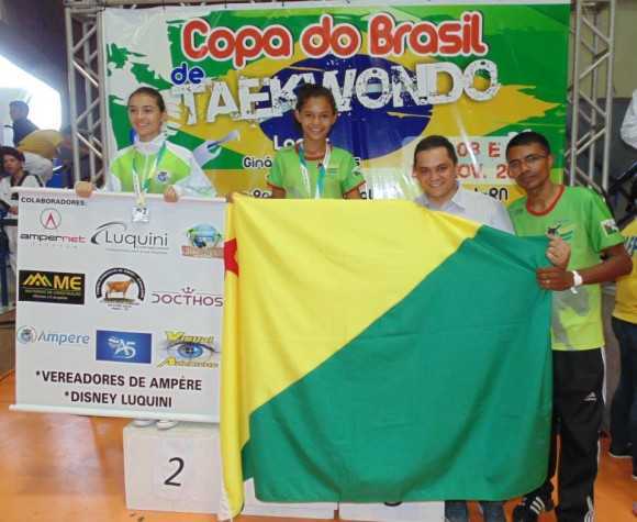 Liriel Dara colocou a bandeira do Acre no lugar mais alto do pódio. (Foto: Federação Brasileira de Taekwondo)