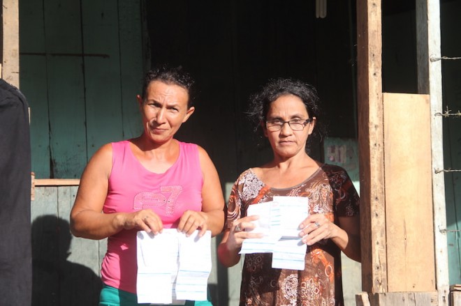 Dona Raimunda e Denise reclamam da conta de energia que subiu mais de 100%