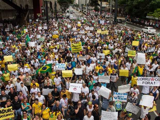 Protesto contra a presidente Dilma na avenida Paulista neste sábado (1º) (Foto: Dario Oliveira/Estadão Conteúdo