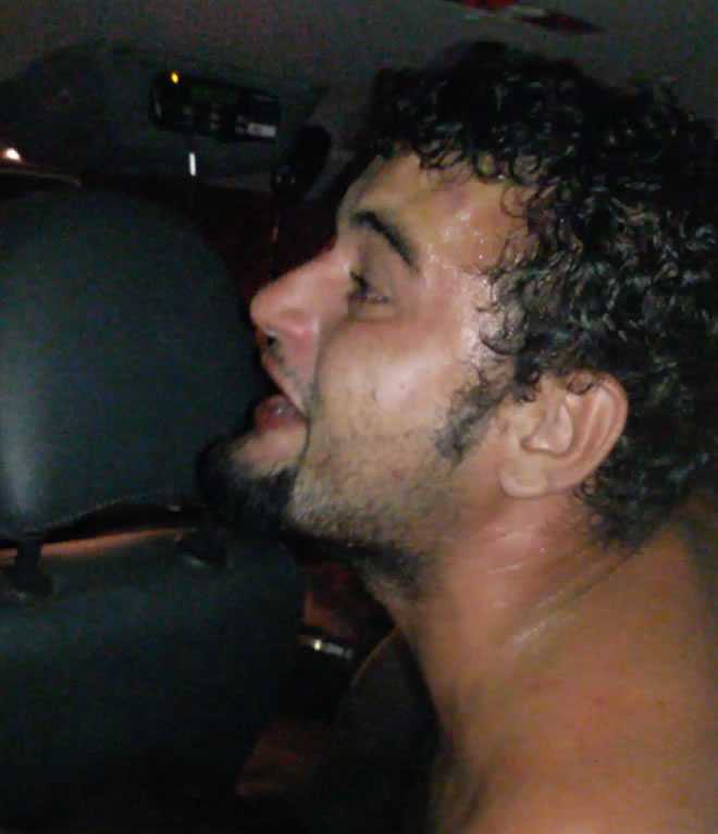 Momento da detenção de Gilson após ser imobilizado pelos policiais- Foto: Celular/cedida