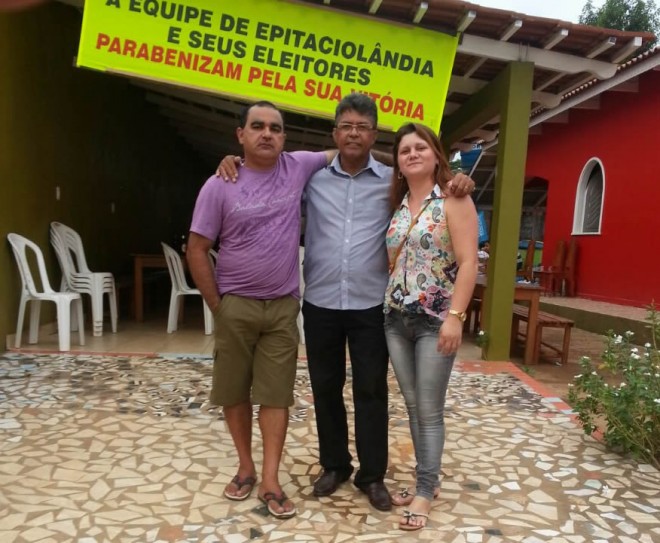 Manoel Pereira (e) foi convidado pelo recém eleito deputado pelo DEM, Antonio Pedro, para ser candidato em 2018