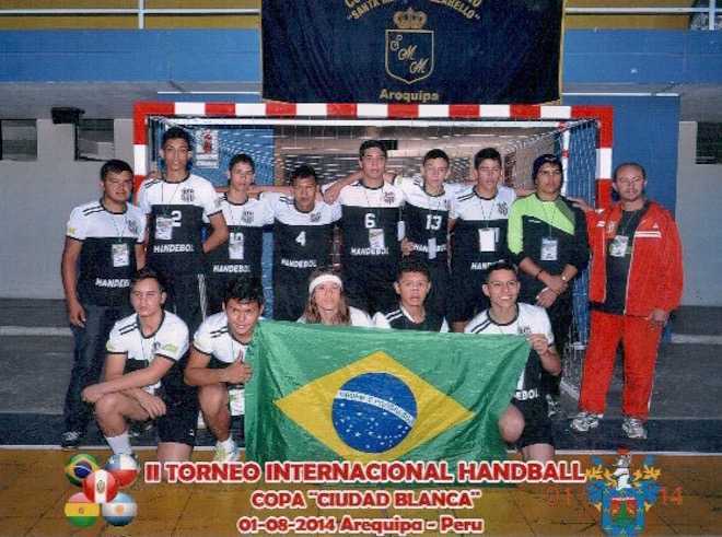 Time de Brasiléia ao se classificar no Peru, no campeonato internacional ocorrido em setembro passado - Foto: Arquivo