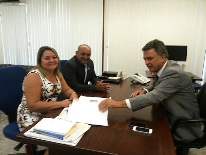 Com o senador Sérgio Petecão (PSD). Boas notícias para o município de Brasiléia. 