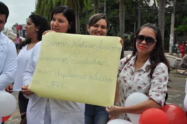 Munidos de cartazes, os associados percorreram as principais ruas da região central da capital/Foto: Selmo Melo/ContilNet Notícias