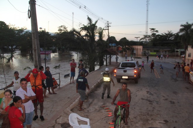 Ponte que liga Brasiléia a Epitaciolândia já está sendo liberada para pessoas - Foto: Alexandre Lima