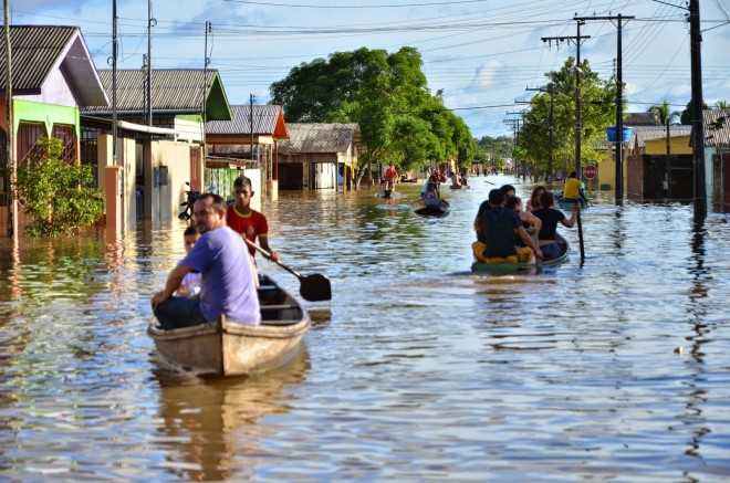 As águas do Rio Tarauacá começam a dar sinais de vazante no final da tarde deste domingo/Foto: Jardy Lopes