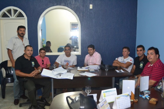 Prefeito e vereadores de Epitaciolândia se reuniram para traçar metas de trabalho - Foto: Assessoria