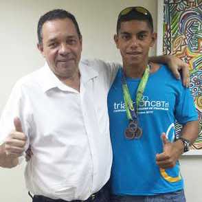 Deputado Manoel Moraes e o atleta Caio César