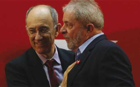 Depois de se reunir com Lula, Rui Falcão anunciou o afastamento de Vaccari da tesouraria do PT. Era tarde. As denúncias, segundo o próprio ex-presidente, emparedam o partido e o governo