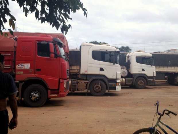 Greve da Suframa causa prejuízos para caminhoneiros (Foto: Quésia Melo/G1)