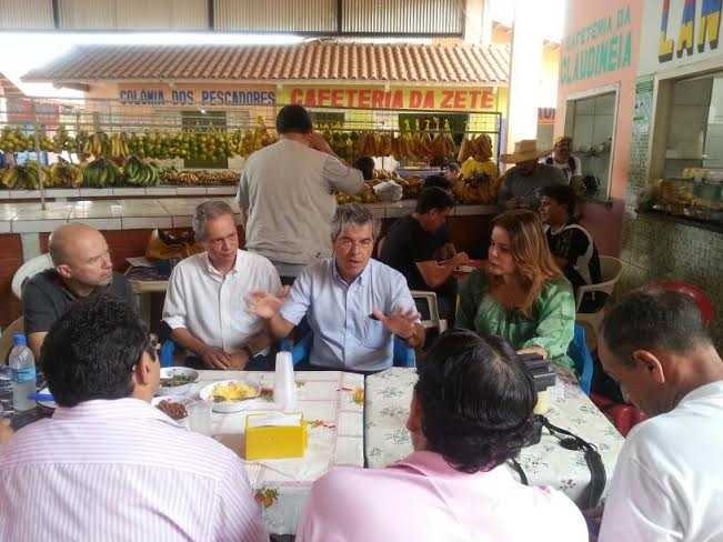 Durante café da manhã em Sena, Jorge Viana anuncia construção de ferrovia