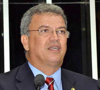 Em discurso na tribuna do Senado, senador Sergio Petecão (PMN-AC).