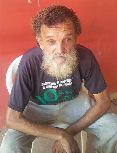 Abandonado pelos “companheiros”, o trabalhador rural Alberto Monteiro, perambula pelas ruas do centro de Rio Branco