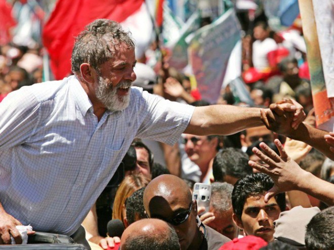 Lula durante campanha para reeleição em 2006 na cidade de São Bernardo do Campo (SP)(Leslie Mazoch/AP)