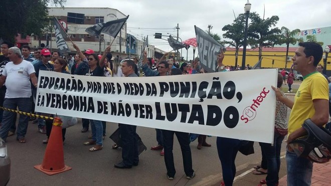 Professores em greve fecham principais ruas do centro de Rio Branco/Foto: Everton Damasceno/ContilNet