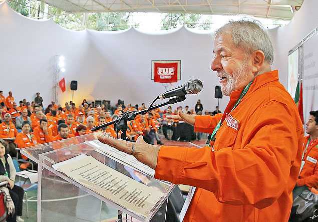 O ex-presidente Lula em discurso para integrantes da Federação Única dos Petroleiros