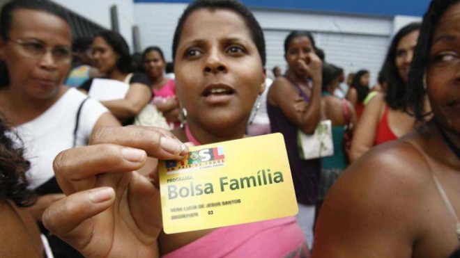 Usuários do Bolsa Família em Salvador(Welton Araújo/Agência A Tarde/AE/VEJA)