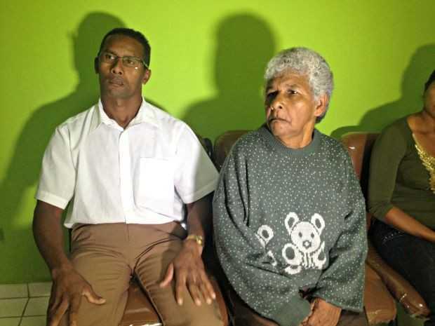 Idosa Rita Lima, 78 anos, resgatada pelo filho, estava abandonada pela filha (Foto: Aline Nascimento)