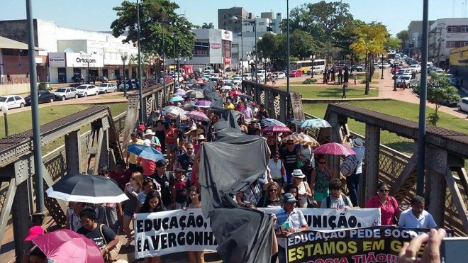 Marcha da Democracia reuniu milhares de servidores pelo centro de Rio Branco/Foto: Everton Damasceno/ContilNet