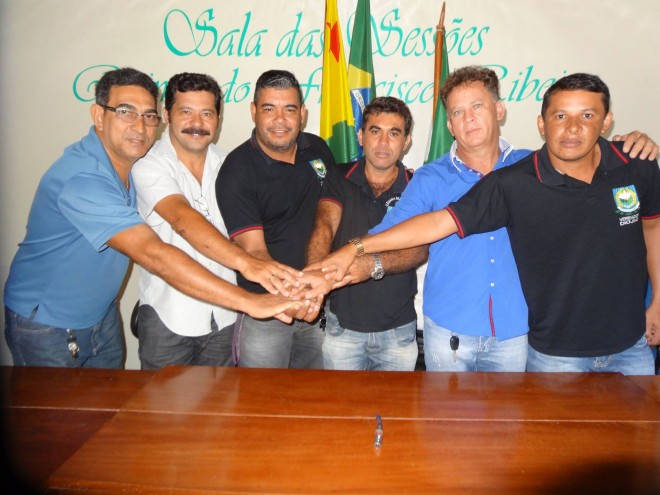 Vereadores do município de Epitaciolândia, durante reunião que definiram se unir para lançar candidatura própria em 2016 - Foto: cedida