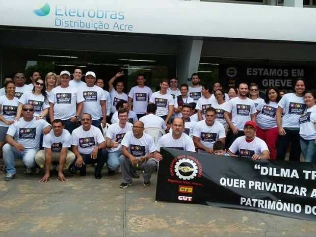 Servidores fizeram ato em Rio Branco nesta segunda-feira (31) (Foto: Mauro Bezerra/Arquivo Pessoal)