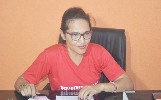 “Eles estão tentando modificar a lei para que os professores permaneçam mais cinco anos em sala de aula”, disse Rosana
