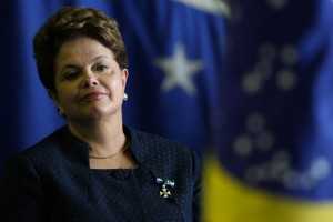 DF - DILMA/MILITARES - POLÍTICA - A presidente Dilma Rousseff durante   cerimônia de imposição da Ordem do   Mérito da Defesa, em Brasília, nesta   quinta-feira.   15/12/2011 - Foto: BETO BARATA/AGÊNCIA ESTADO/AE