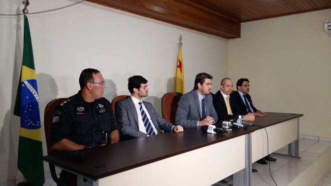 Coletiva contou com a presença de representantes das Polícias e do Ministério Público (Foto: Divulgação Sesp)