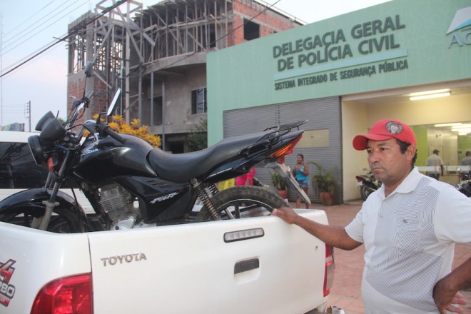Proprietário foi comunicado e se deslocou até Epitaciolândia para buscar sua moto de volta - Foto; Alexandre Lima