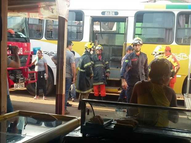Princípio de incêndio em ônibus foi registrado na parada final do bairro Santa Inês (Foto: Arquivo pessoal)