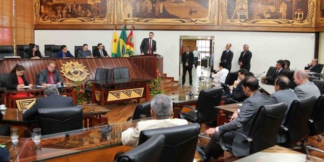 Deputados estaduais durante sessão ordinária na Assembleia Legislativa do Acre/Foto: Ascom Aleac