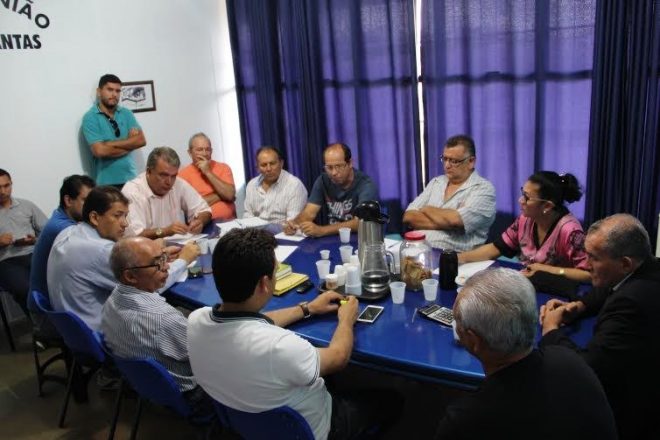 Lideranças da oposição se reúnem no PMDB