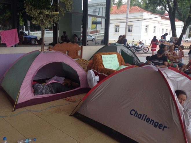 Manifestantes estão há 10 dias acampados na Aleac/Foto: ContilNet