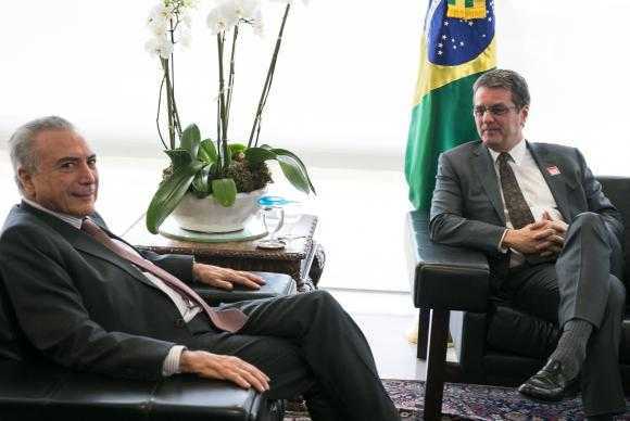 O presidente interino Michel Temer e o diretor-geral da OMC, Roberto Azevêdo Valter Campanato/Agência Brasil