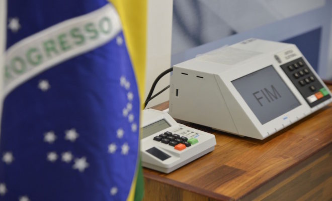 Foto: José Cruz/Agência Brasil 04/09/2014- Brasília- DF, Brasil- O presidente do TSE, Dias Toffoli, conclui a assinatura digital e lacração dos sistemas eleitorais que serão usados nas eleições de outubro.