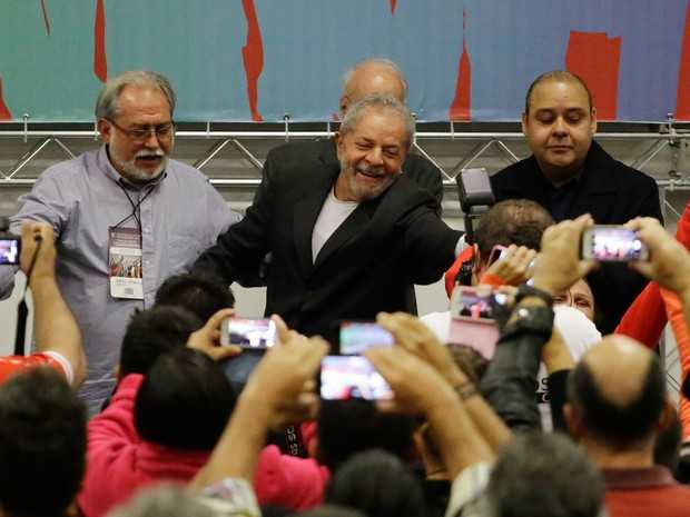 Nesta sexta, Lula participou, em São Paulo, de seminário que abre a Conferência Nacional dos Bancários no hotel Holiday Inn Anhembi, zona norte da capital paulista (Foto: Nelson Antoine/Frame/Estadão Conteúdo)