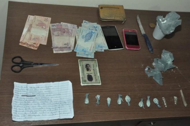 Com os suspeitos foi encontrado dinheiro, droga e celulares/Foto: ContilNet