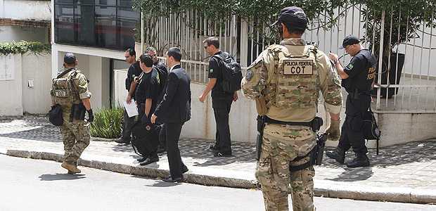 Policia Federal entra no Instituto Lula durante a 24ª fase da Operação Lava Jato, em março.