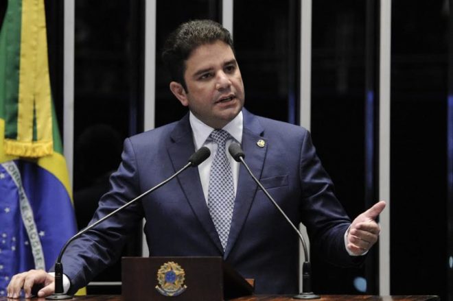 Senador Gladson Cameli durante discurso no julgamento do impeachment de Dilma Rousseff /Foto: Assessoria